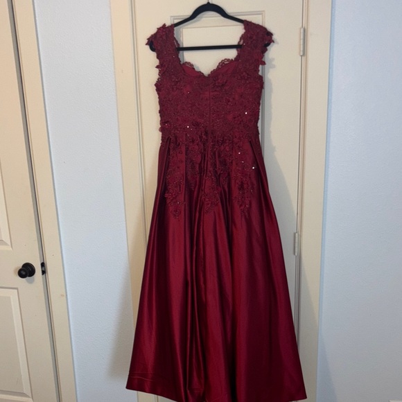 Chic Maroon cranberry red Floral Embellished Dress 12 - Picture 14 of 16